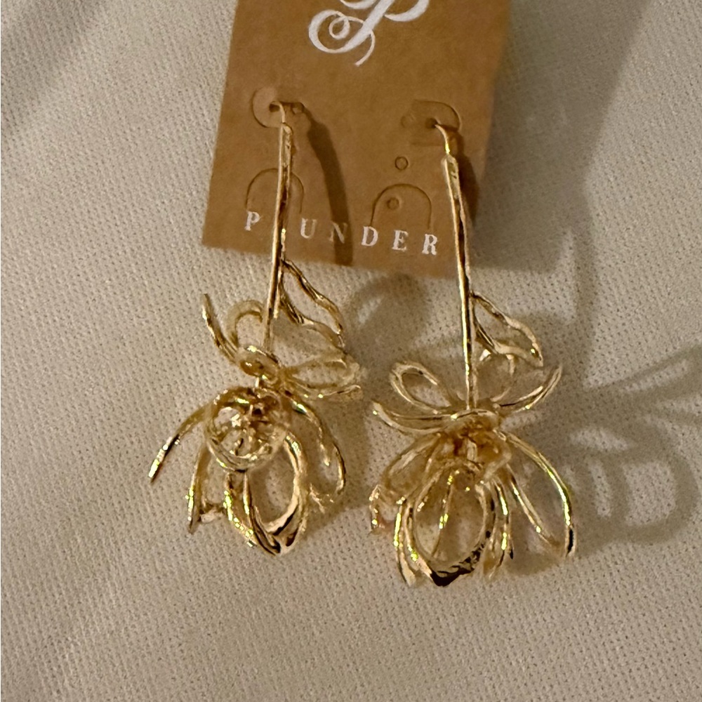 Plunder Gold Floral Openwork Drop Earrings
